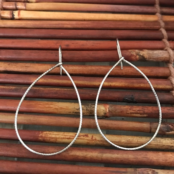 Silpada Sterling Silver Slim Hoop style earrings - Picture 4 of 6